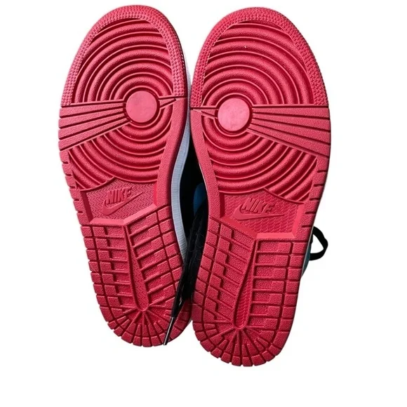 NWOB NIKE Wmns Air Jordan 1 High OG 'NC to Chi' Sz 8.5 - Picture 9 of 10